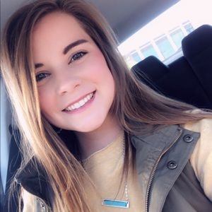 Meet your Posher, Britnee